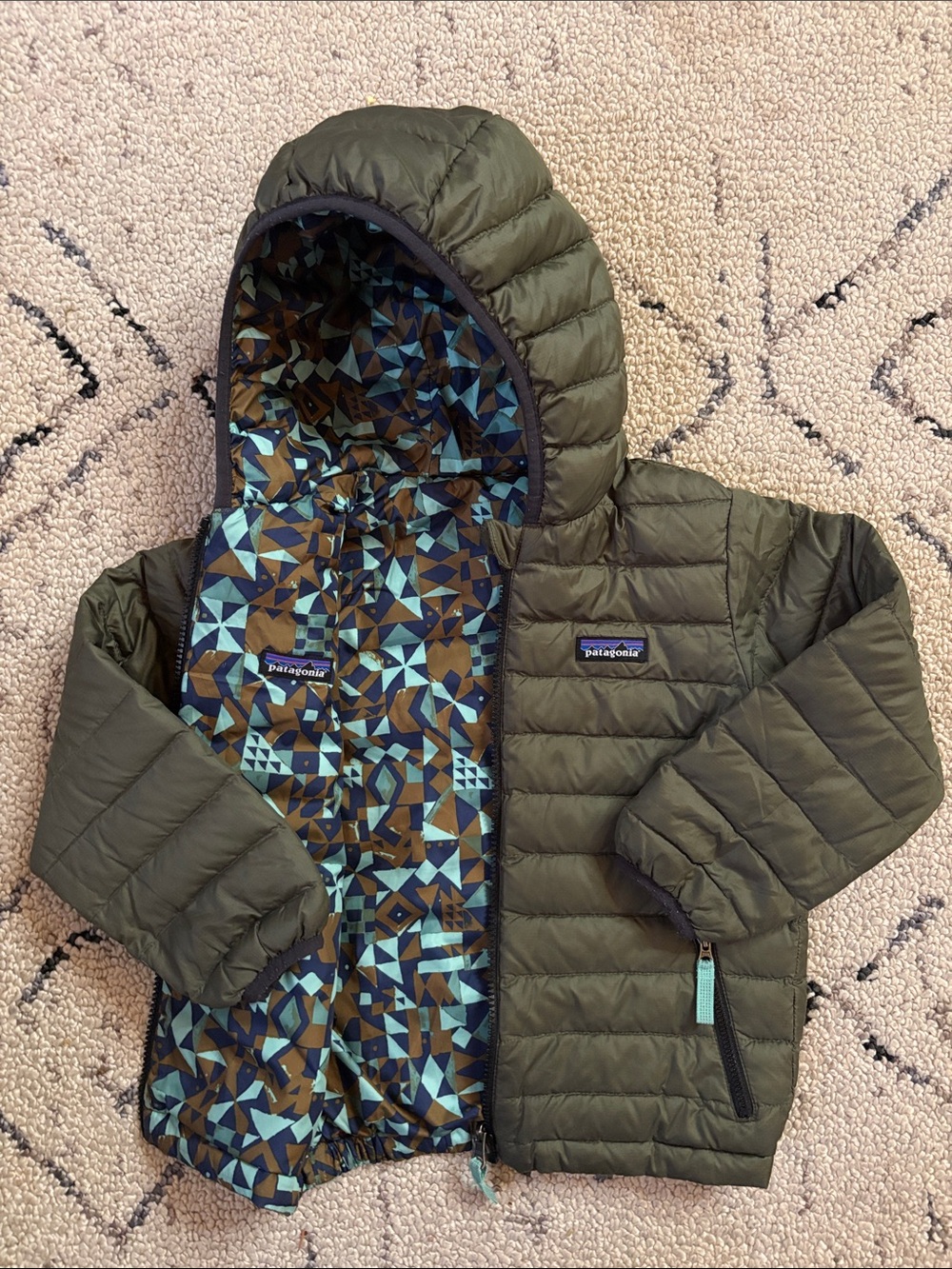 Patagonia Kids reversible  Puffer jacket (5T) EUC
